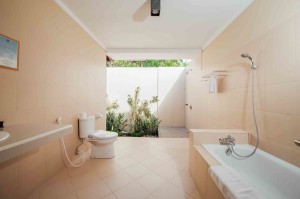 Bathroom-in-Luxury-Bungalow